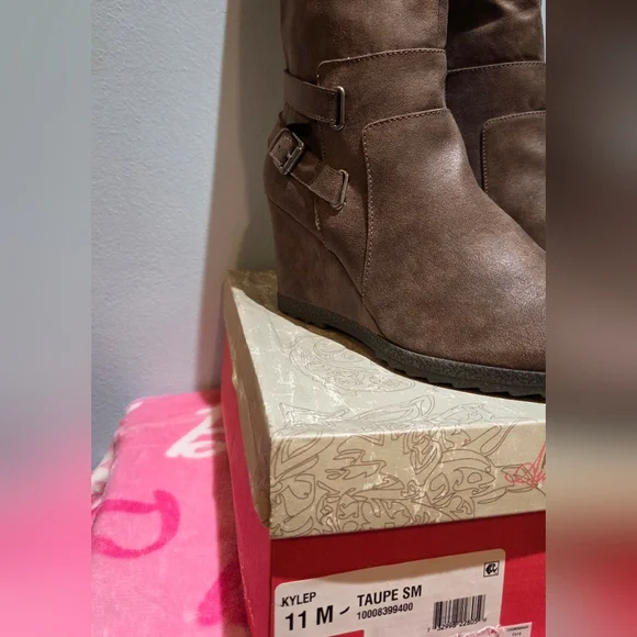 American Rag Women's Kyle Round Toe Wedge Taupe Boots, Size 11M - Picture 3 of 12